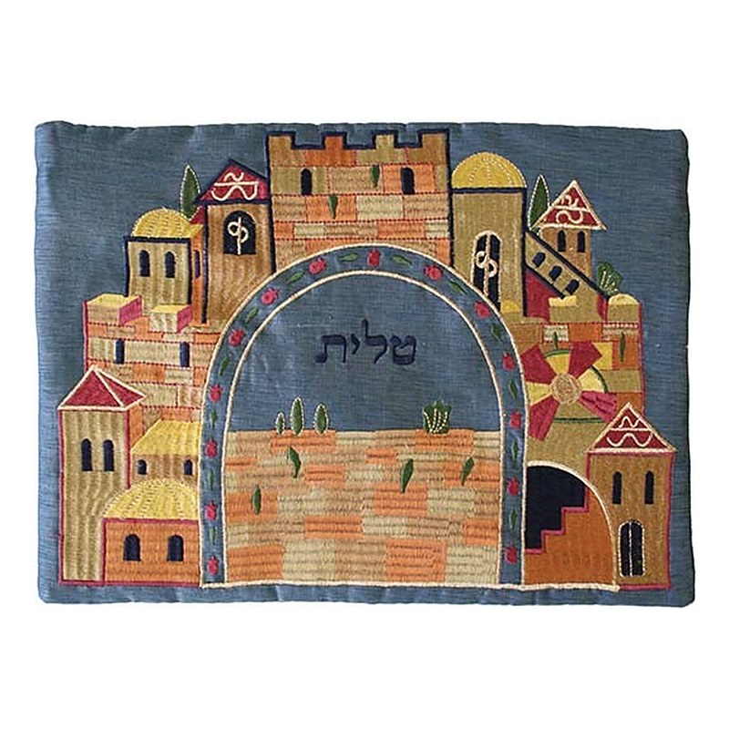 תיק טלית רקום שער ירושלים כחול – חומת העיר העתיקה ושער מקושת ברקמה צבעונית על בד כחול והמילה "טלית" בתוך הקשת, יאיר עמנואל