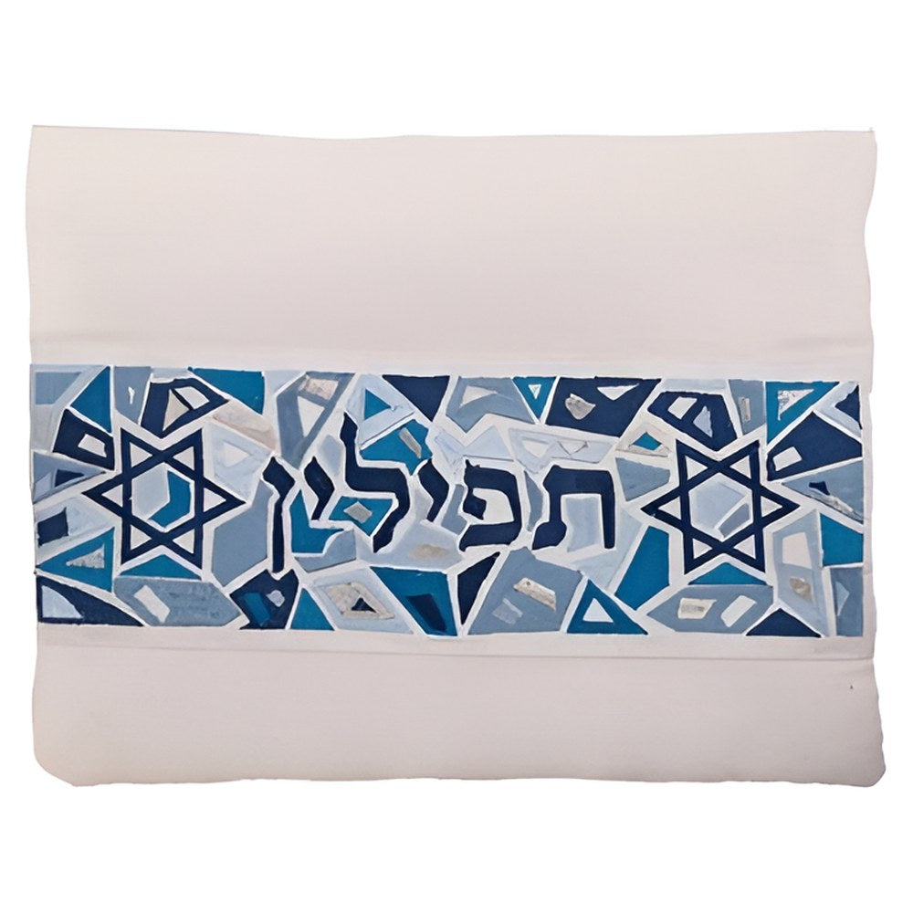 תיק תפילין רקום "מגן דוד" פסיפס כחול – פס רסיסים בגווני כחול ותכלת עם מגיני דוד והמילה "תפילין" על בד בגוון שמנת, יאיר עמנואל