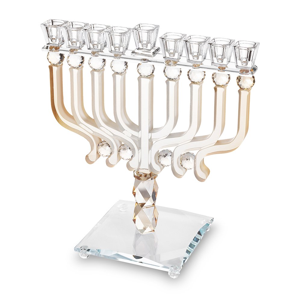 חנוכייה מקריסטל שקוף וזהב עם זרועות מסולסלות – חנוכיית קריסטל בגוון זהב שקוף עם זרועות מסולסלות, עיצוב ארט יודאיקה