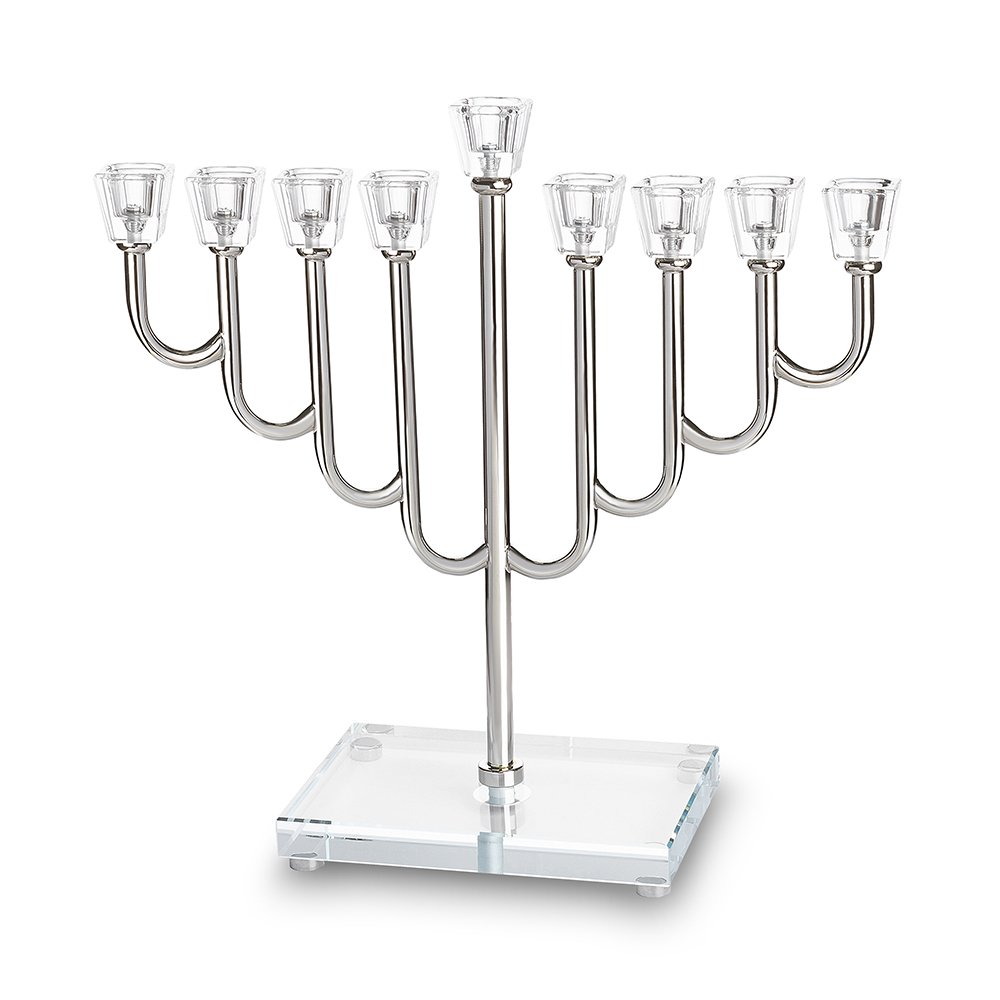 חנוכייה "אור הזהב" בגימור כסף עם קנים זוויתיים ובסיס קריסטל – חנוכייה בגימור כסף עם קנים זוויתיים ובסיס קריסטל שקוף, עיצוב ארט יודאיקה