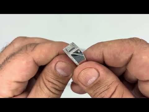 טבעת "חותם" מלבנית לגבר מכסף 925 משובצת קריסטלים לבנים