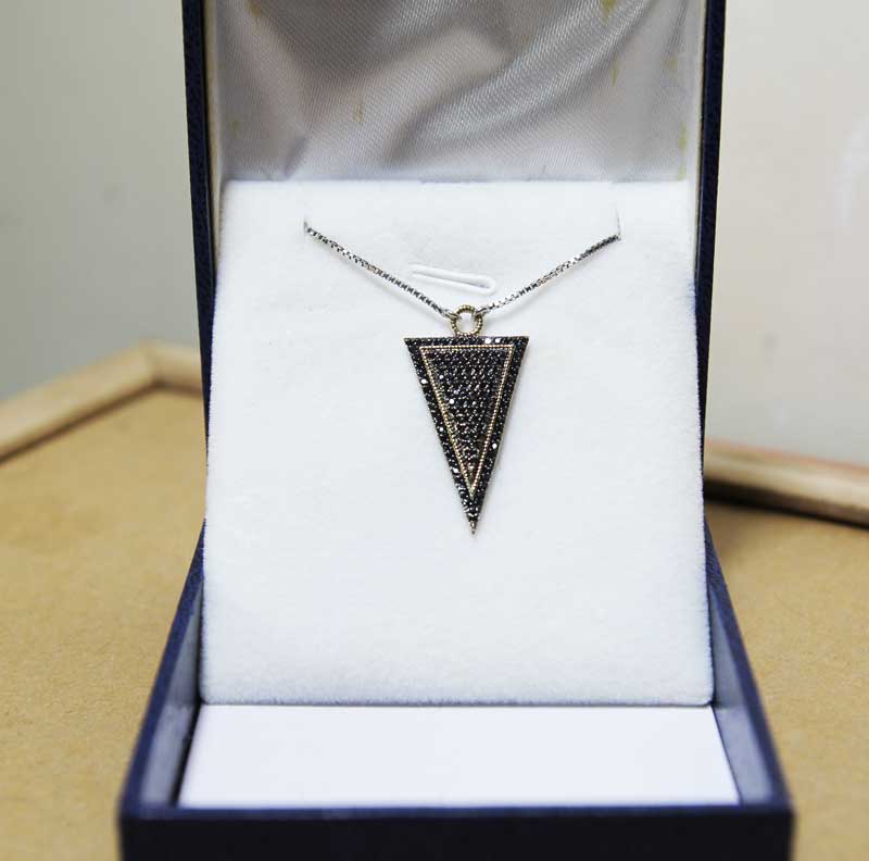 925 silver arrow necklace (2.7*1.7 cm) inlaid with black crystals and 14K gold plating