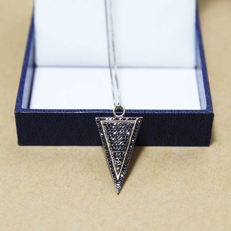 925 silver arrow necklace (2.7*1.7 cm) inlaid with black crystals and 14K gold plating