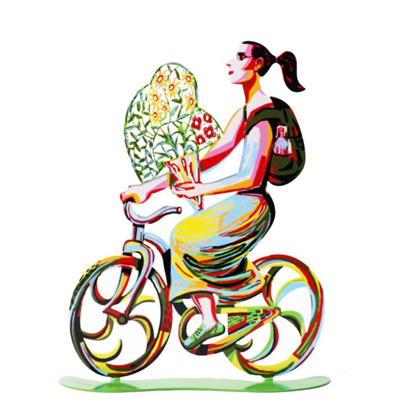 סטנד "רוכבת עם פרחים" - Rider with flowers ( Height-36cm Width-29cm | Weight: 900G ) סטנד מתכת צבעוני בעבודת יד עם הדפס דו צדדי על מתכת בחיתוך לייזר. צבעוני. סטנד מהמם המדגים אישה על אופניים, ובידה זר פרחים צבעוני. יצירה זו לוכדת את מהות יצירתו של דייוויד גרשטיין. שמחת חיים, צבעוניות אופניים ורומנטיקה . מעוצב ומיוצר ע"י האמן דוד גרשטיין. פסל מתכת מקסים זה להנחה על השולחן מדף מאת דייוויד גרשטיין, החוקר את אחד הנושאים החביבים עליו ביותר, רכיבה על אופניים. מחיר מבצע מתנות ישראל